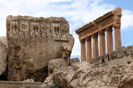 黎巴嫩Baalbeck寺庙的大石头和柱图片