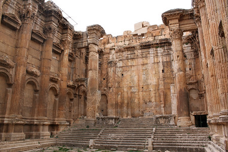 黎巴嫩巴尔贝克的大理石巴胡斯神庙内图片