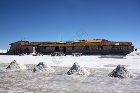 玻利维亚盐湖Uyuni的长建筑图片