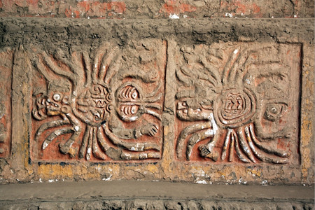 秘鲁北部HucadelaLuna城墙上的圣蜘蛛图片