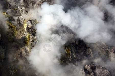 印度尼西亚贾瓦的Merapi火山坑内图片