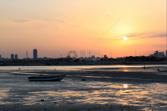 巴赫林麦纳市海湾和日落图片