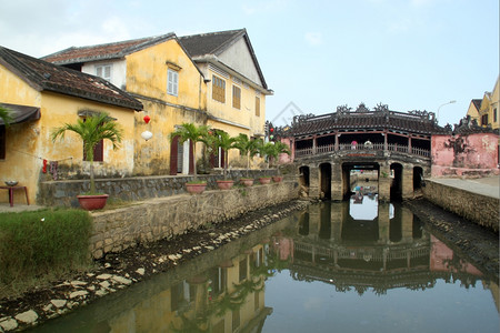 越南海安的河黄楼和日本桥图片