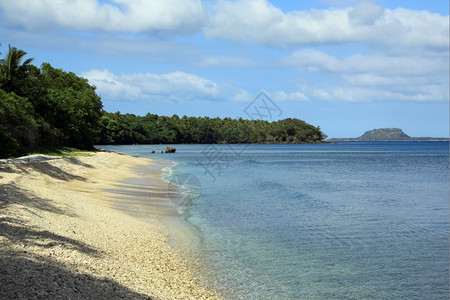 瓦努阿图热带岛屿埃法特白珊瑚海滩图片