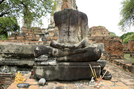 泰国Ayutthaya的无头佛神社图片