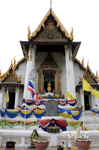 泰国大城府瓦纳弗拉曼白庙正面图片