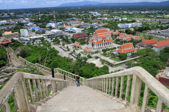 泰国PrachuapKhiriKhanKhaoChongKrajok的楼梯和景观图片