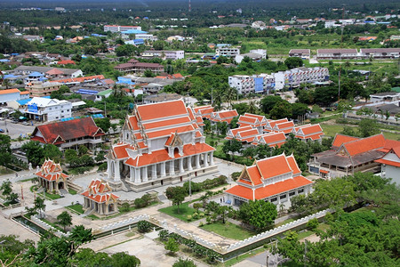 从泰国PrachuapKhiriKhanKhaoChongKrajok的岩石上观看图片