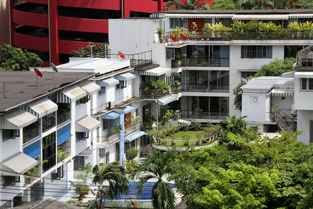 泰国曼谷市中心新公寓的院子里图片