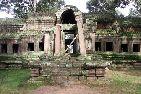 柬埔寨吴哥瓦附近古老的寺庙图片