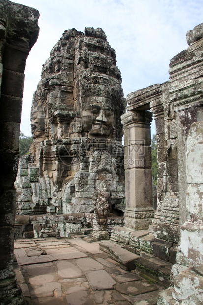 柬埔寨吴哥寺庙湾的门和塔楼图片