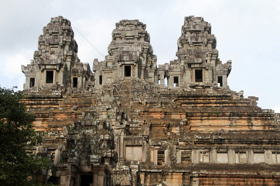 柬埔寨吴哥昂古寺庙金边巴亨的废墟图片