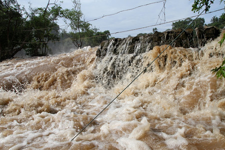 KhonePhaPheng水费和老挝的雨季图片