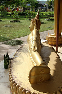 老挝万象修道院的金大沉睡佛图片
