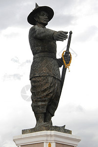 老挝维延湄公河附近西萨万格冯国王纪念碑图片