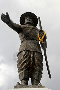 老挝维延湄公河附近西萨瓦国王的纪念碑图片