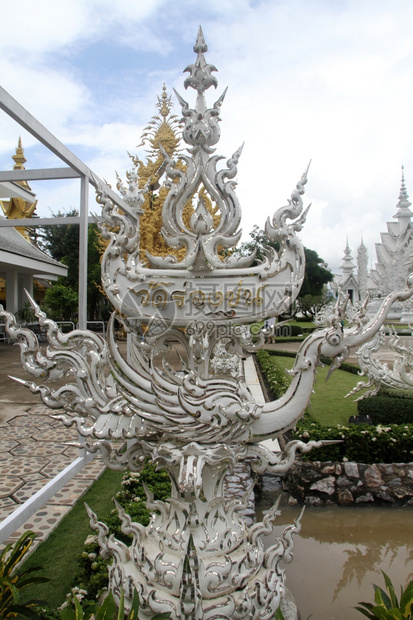 泰国清莱附近的白庙watRongKhun图片