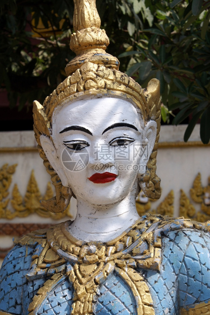 老挝佛教中上帝的雕像图片