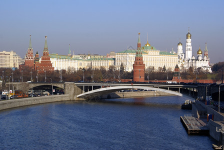 莫斯科的道路桥梁和克里姆林宫图片