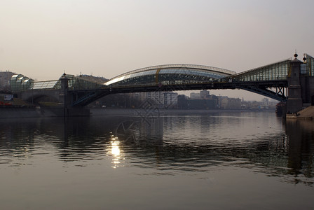 俄罗斯莫科河钢桥图片