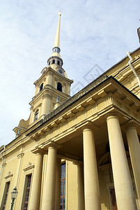 俄罗斯圣彼得堡彼得罗巴甫洛夫斯卡亚克里波斯特大教堂入口和尖顶图片