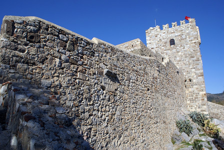 土耳其博德鲁姆圣彼得城堡的墙和塔图片
