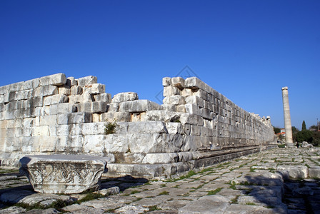 土耳其迪姆神庙阿波罗的Sarcophagus墙和柱子图片