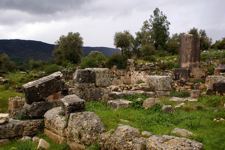 土耳其西部Xanbthos的废墟和方尖碑图片