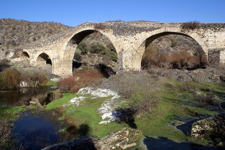 土耳其萨利赫附近河流和桥梁图片