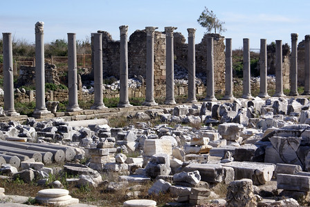 土耳其Side地区实的废墟和柱子图片