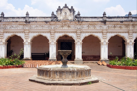 危地马拉安提瓜古宫殿的不喷泉背景图片