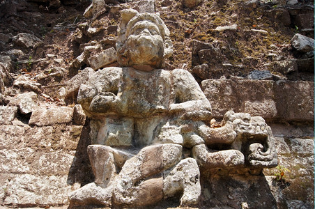 洪都拉斯科潘金字塔和石猴子图片