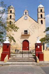 墨西哥尤卡坦州Holcan的小型旧教堂背景图片