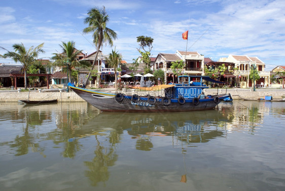 越南中部HoiAn的船和河图片