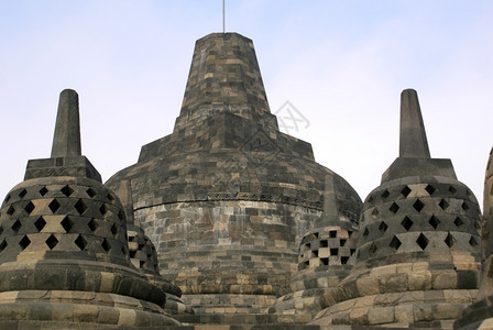 印度尼西亚爪哇Borobudur寺庙的大型和小高地图片