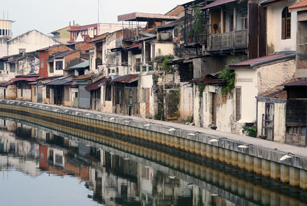 马来西亚梅拉卡的老旧房屋和河流图片