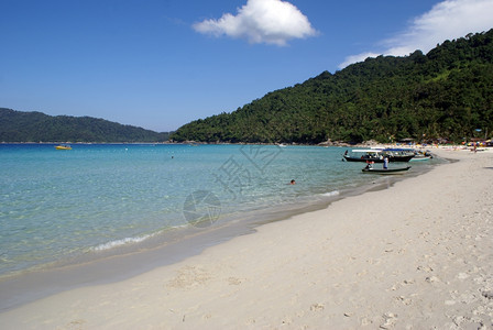 马来西亚佩亨提岛的海滩上图片
