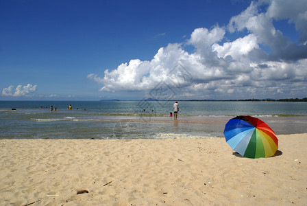 马来西亚东部切罗德海滩上图片