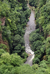 缅甸掸邦山区的河流和森林图片