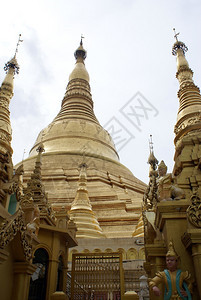 缅甸伊桑贡Shwedagonpaya塔的佛塔图片