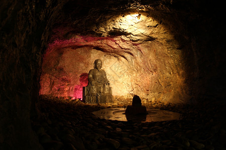 桂林和平洞穴内佛图片