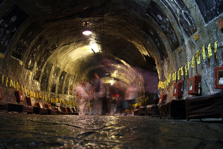 吉林市内和平洞穴图片
