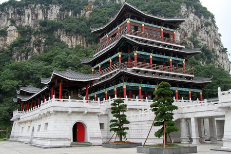 卢州新孔子庙和山峰图片