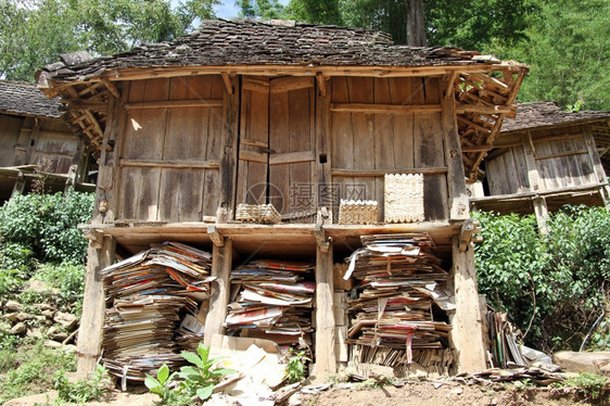 云南废纸旧小屋图片