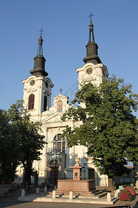 塞尔维亚SremskyKarlovtsy教堂两座有塔的教堂图片
