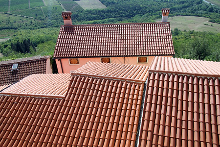 克罗地亚Istria市Motovun的老旧房屋顶图片