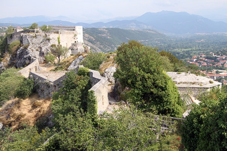 克罗地亚埃西宁岩石上的旧堡垒图片