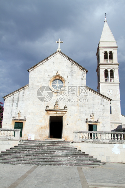 克罗地亚布拉赫岛Supetar的旧石教堂图片