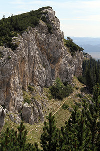 黑山Durmitor山的岩石和人行道图片