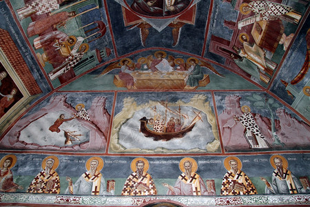 黑山莫拉查修道院教堂墙壁和屋顶的照片图片